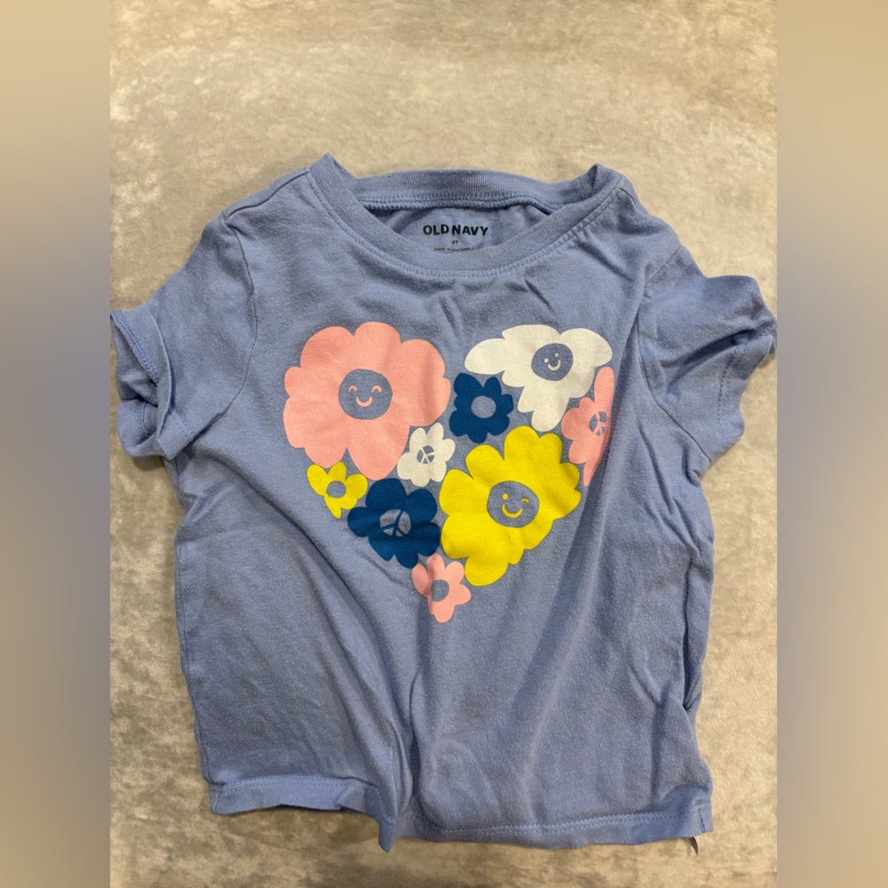 Girl’s Old Navy 2T t-shirt